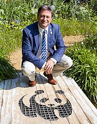 Alan Titchmarsh in the WWF garden at the Hampton Court Flower Show - © Simon Rawles / WWF-UK Alan Titchmarsh in the WWF garden at the Hampton Court Flower Show