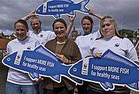 Catherine Stihler and volunteers