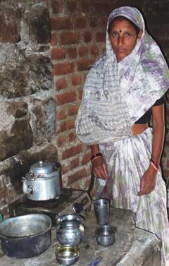 Cooking on a biogas stove A. Christy WILLIAMS / WWF