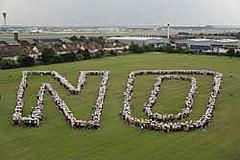 NO to Heathrow expansion © Greenpeace