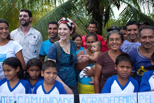 Gemma with schoolchildren in Acre, Brazil. © Per-Anders Pettersson Gemma with schoolchildren in Acre, Brazil. © Per-Anders Pettersson