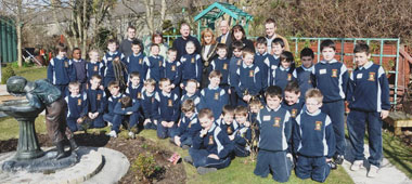 The Lord Mayor of Dublin and others with the 30 pupils from St Brendans Boys National School, Artane, Dublin, participating in WWF Virtual Torch Earth Hour Relay © St Brendans Boys National School