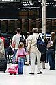 People waiting at train station © Steve Morgan / WWF-UK