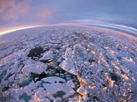 Curved horizon, showing melting ice - © Digital Vision © Digital Vision