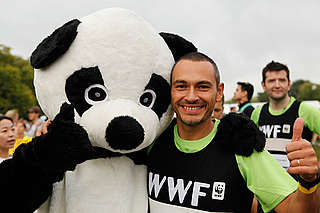 Royal Parks Half Marathon 2011, WWF runner with Panda. - © Gregory Armfield Royal Parks Half Marathon 2011, WWF runner with Panda.